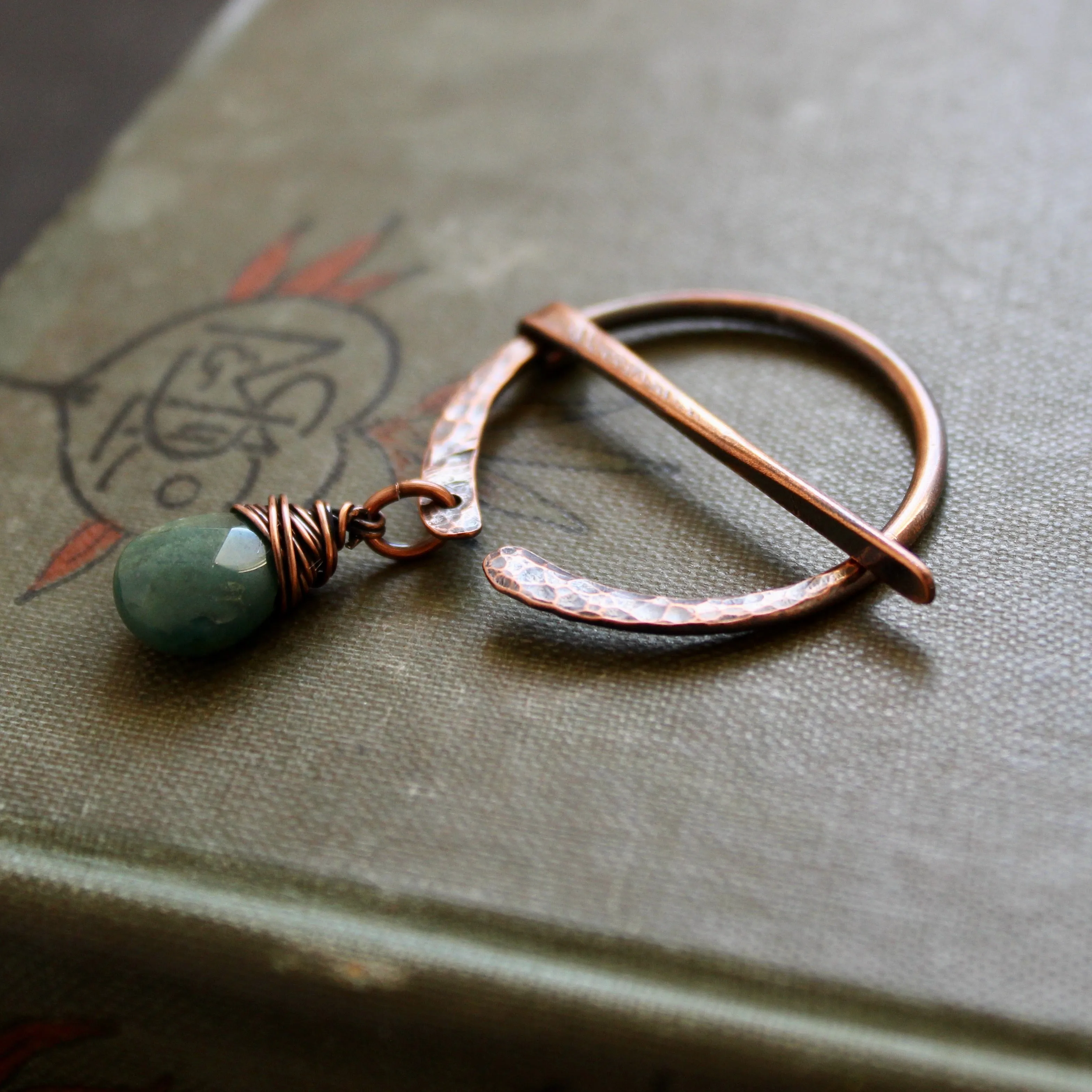 Pierced Pennanular Brooch with Moss Agate