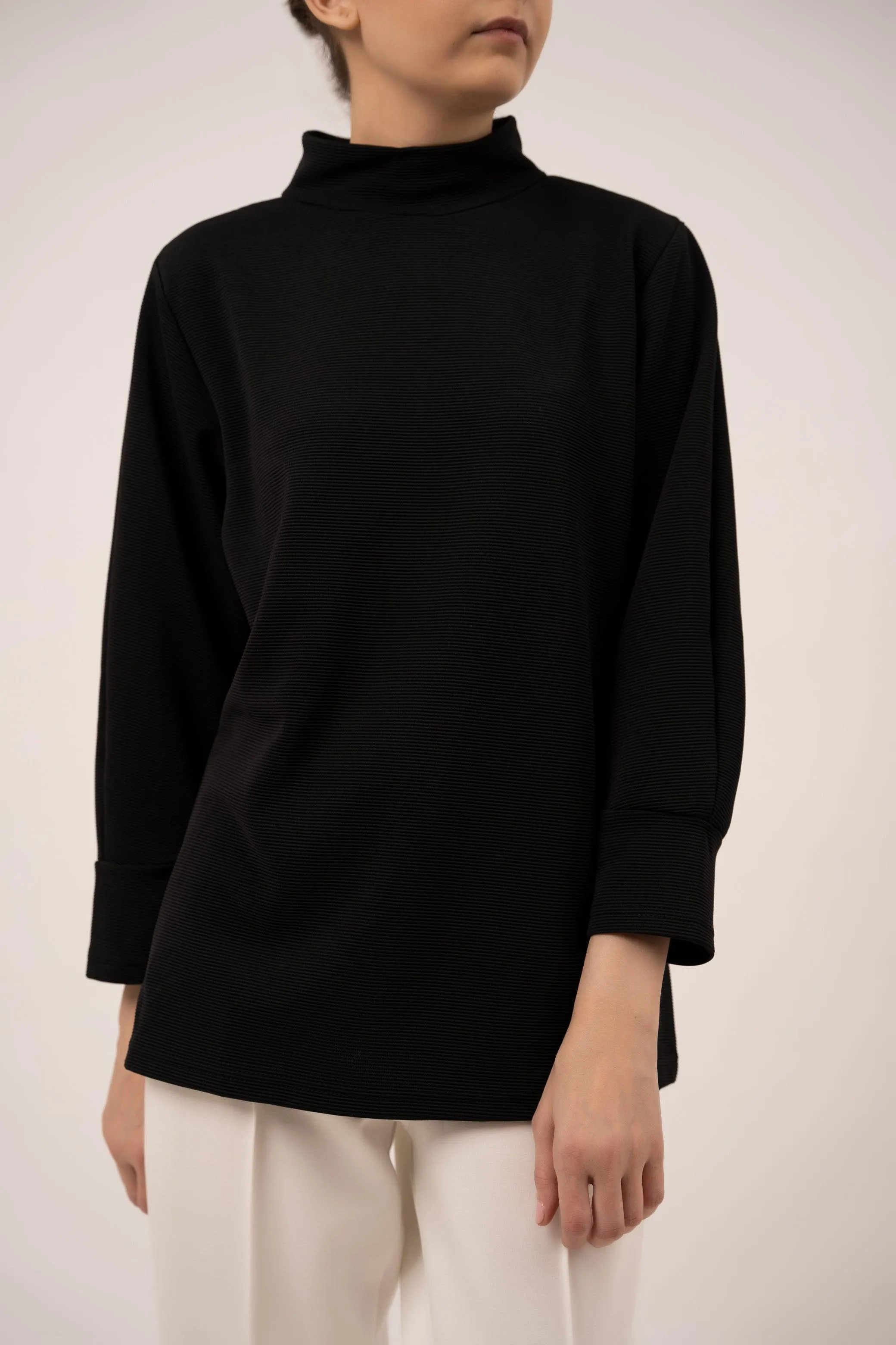 RIBBED HIGH NECK PULLOVER