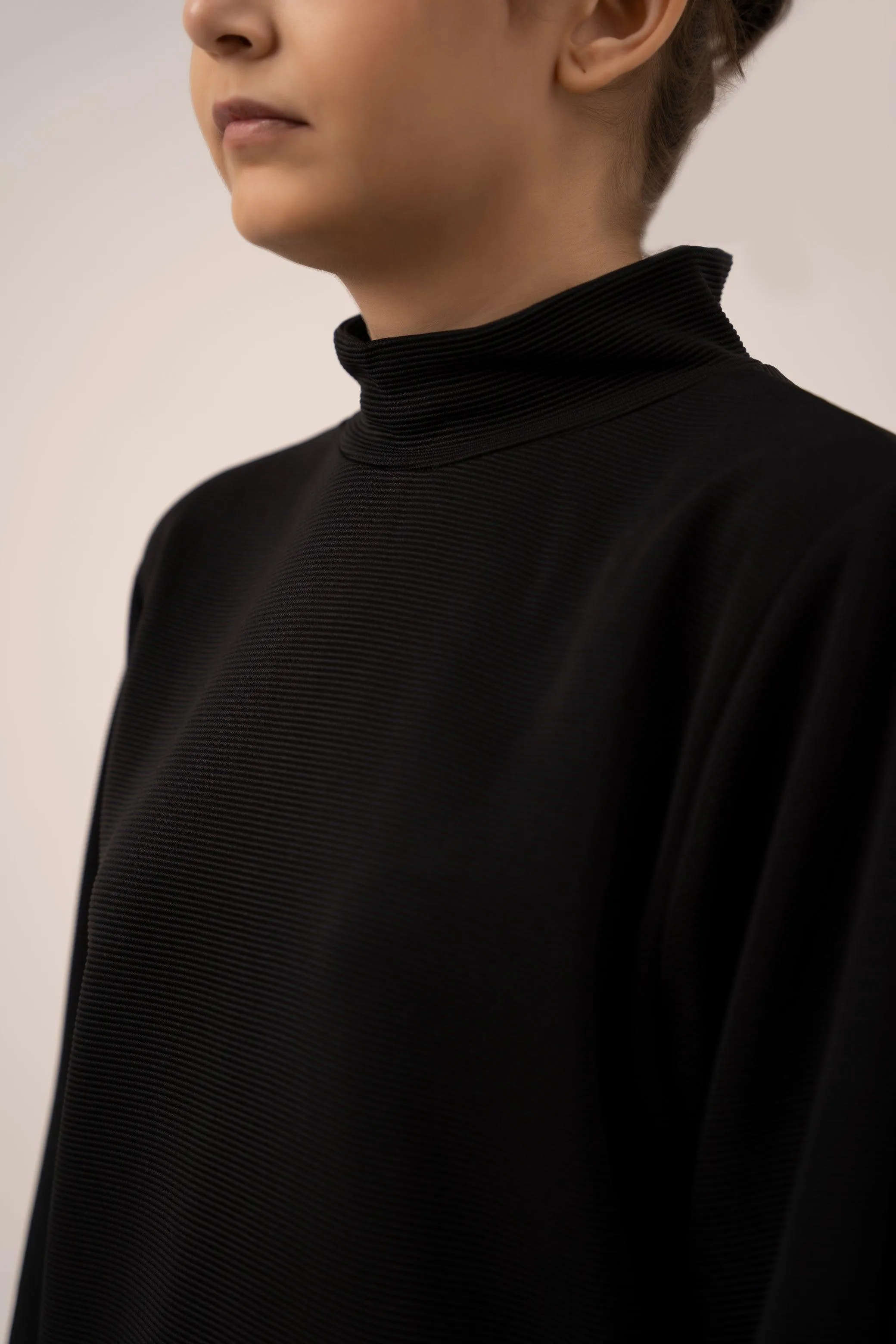 RIBBED HIGH NECK PULLOVER